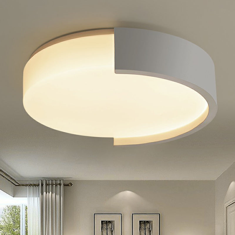 Round Bedroom LED Ceiling Flush Light Acrylic Minimalist Flushmount Lighting in White