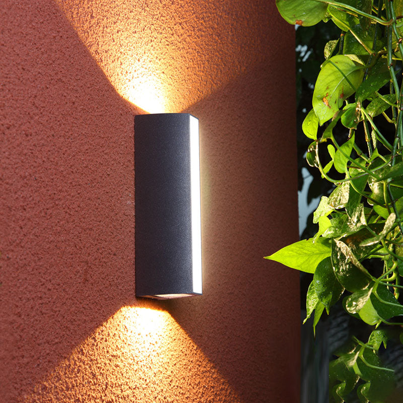 Matte schwarze Rechteck -LED -Wandleuchte Einfacher Stil Metallic Leuchtenlampe für Outdoor