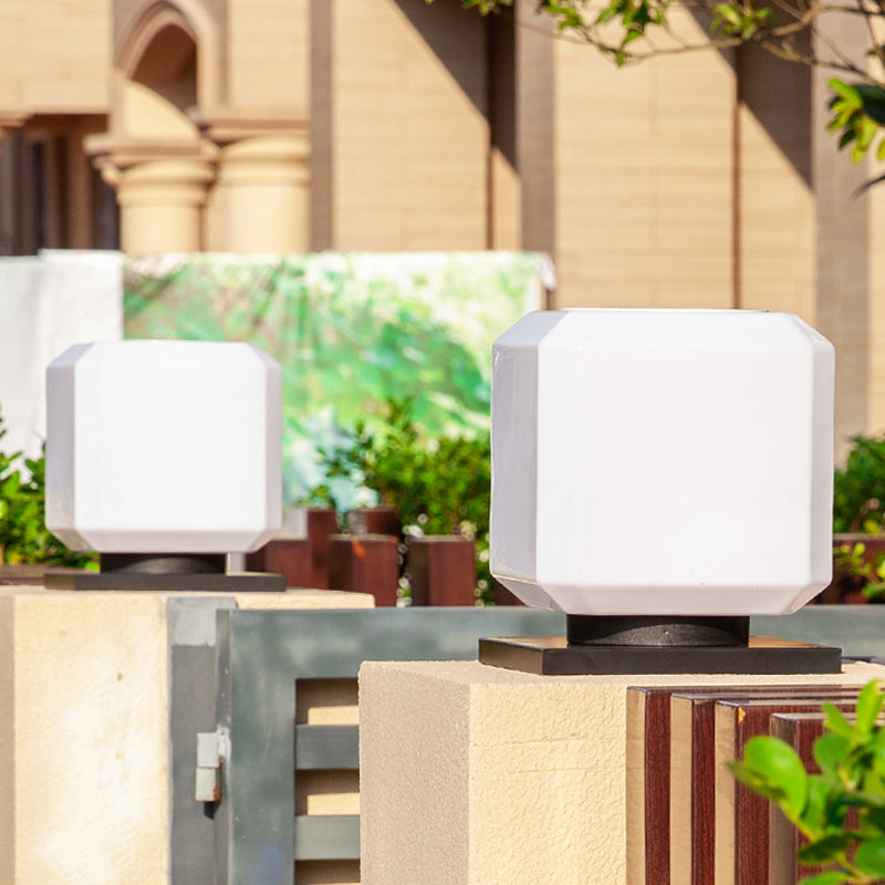 Lampada da palo a LED solare bianca nordica a forma di cubo in acrilico per cortile