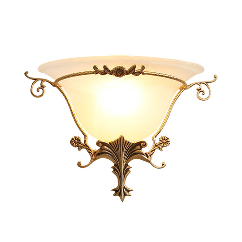 Trumpet Flare Sconce Light Traditional Milk Verre 1 Brass Brass
Lampe murale avec décoration de vigne