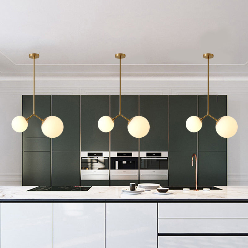 Lámpara de araña de modo minimalista vidrio blanco de 2 bombas Luz de colgante en oro