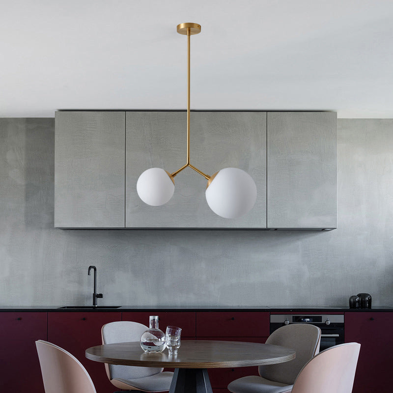 Lámpara de araña de modo minimalista vidrio blanco de 2 bombas Luz de colgante en oro