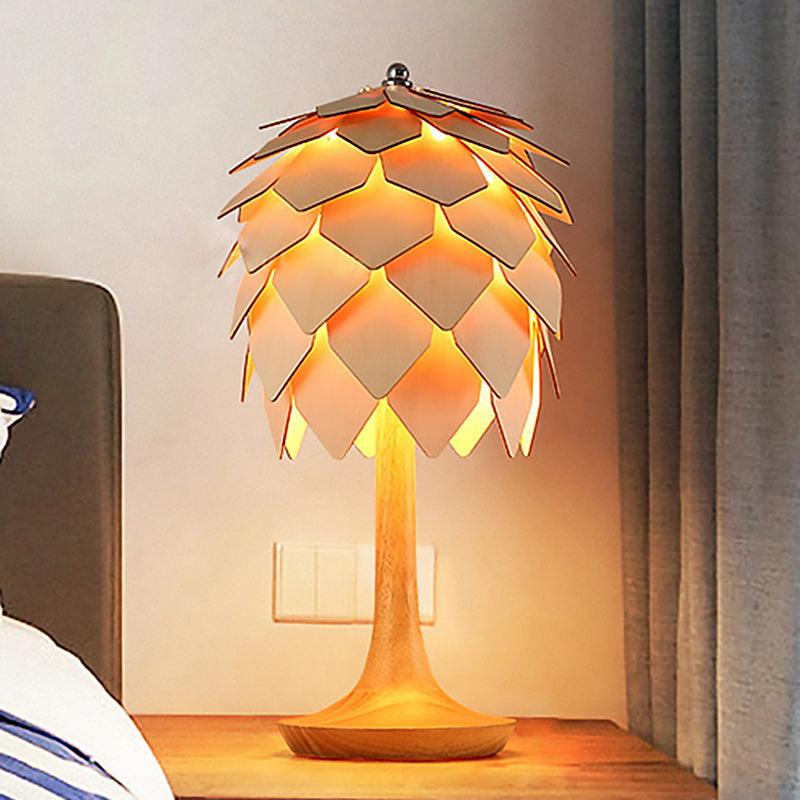 Lámpara de mesa de cono de pino de madera Estilo contemporáneo Iluminación de mesa beige de 1 luces para dormitorio