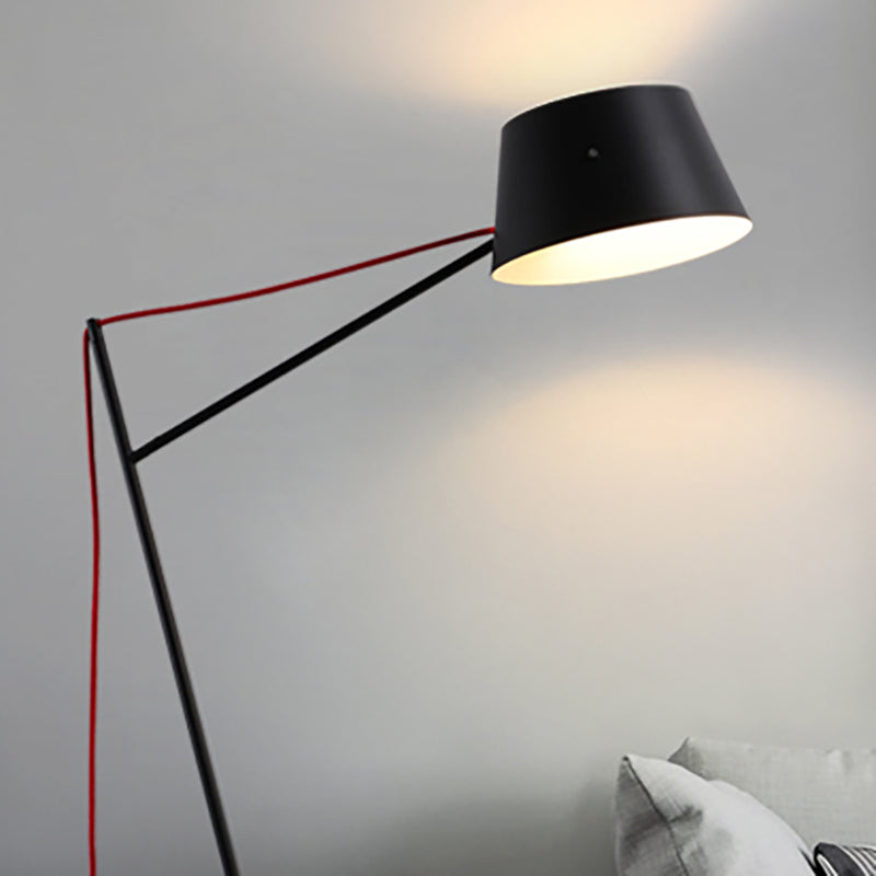 Lampada da scrivania in stile moderno a 1 luce con paralume metallico con finitura nera Lampada da lettura affusolata per soggiorno