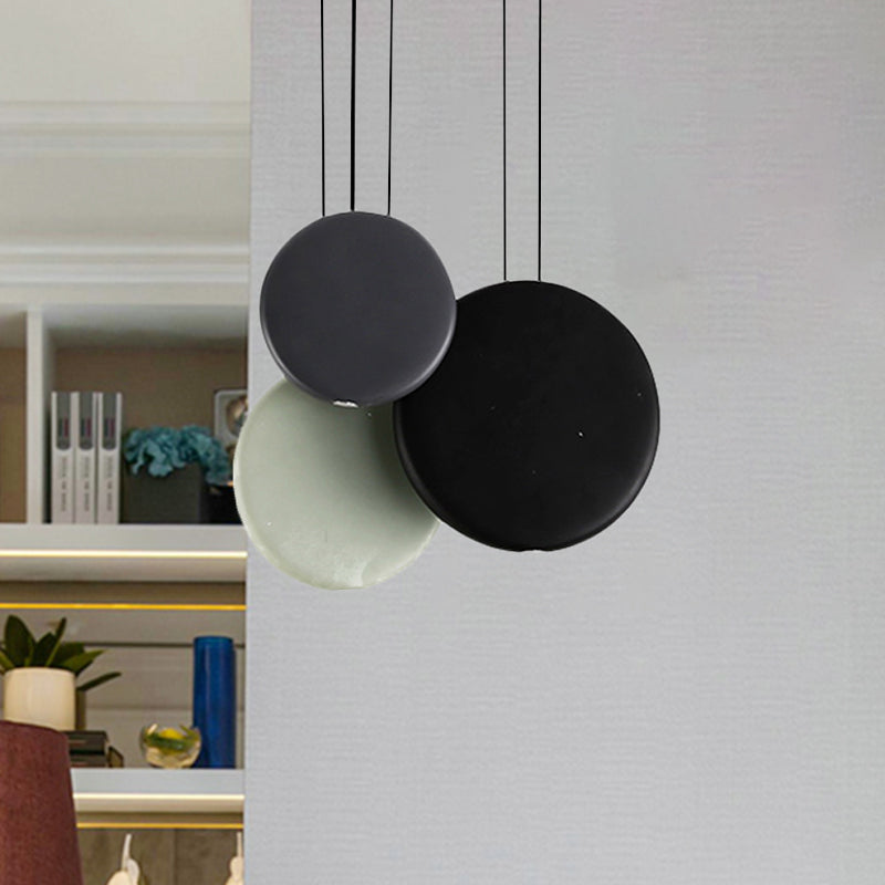 2/3/5 Lights Pendant Lights Post Modern Black and White Hanging Ceiling Lights with Round Resin Shade in Warm/White Light