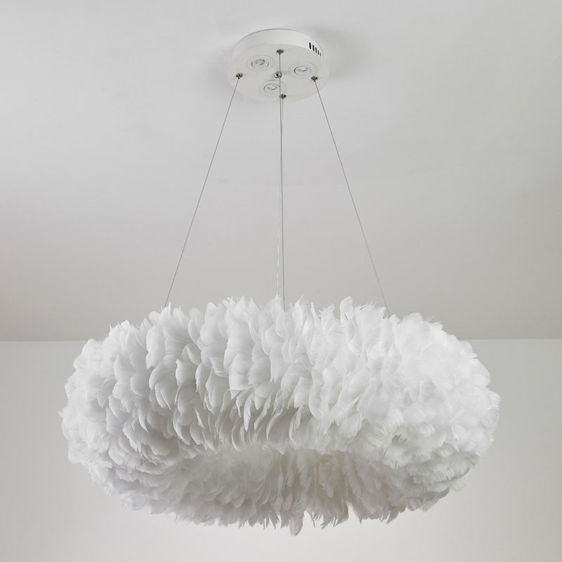 Chambre suspendue suspendue à suspension blanche moderne avec une teinte plume ronde