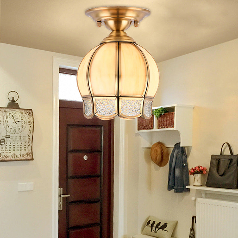 Dôme Semi-Flush Mount Lamp Tradition Lait Lait 1 Bulb Ceiling Mounted Light in Brass for Balcony