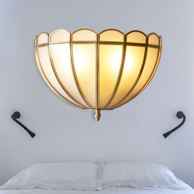 Hémisphère Gamique Lumière Traditionnaire Texturé Blanc / Crème Verre 2 Bulbes Lampe murale pour chambre à coucher