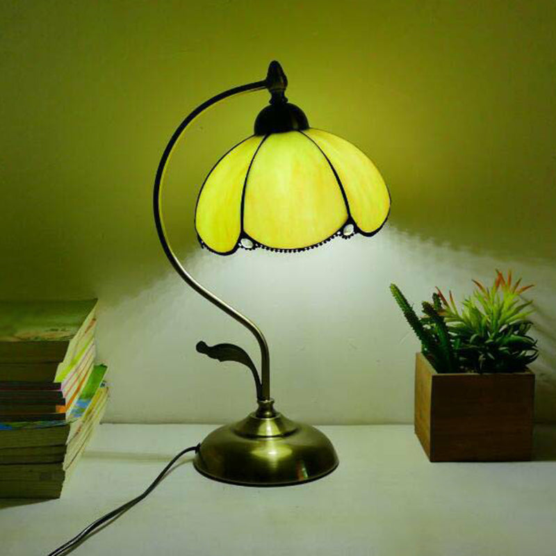 Lampada da tavolo a coccole Tiffany 1 comodino in metallo con tonalità in vetro tagliato a mano