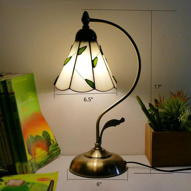 Lampada da tavolo a coccole Tiffany 1 comodino in metallo con tonalità in vetro tagliato a mano