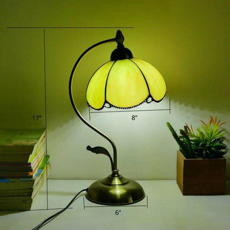 Lampada da tavolo a coccole Tiffany 1 comodino in metallo con tonalità in vetro tagliato a mano
