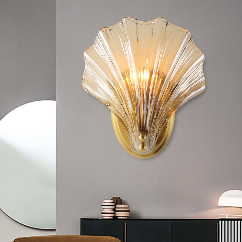 Traditional Scalloped Wall Mount Lighting Clear Glass 1 Head Wall Mounted Lamp in Brass