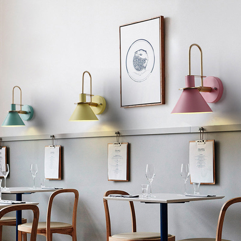 Macaron 1-Head Wall Light Bugle Shaped Wall Mount Lamp with Metal Shade for Bedroom