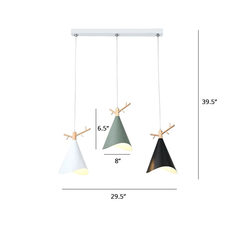 Konischer Multi-Decken-Licht Nordic Metal 3 Lampen Weißholz-Tropfenanhänger mit Wellenkante und Geweih-Deko