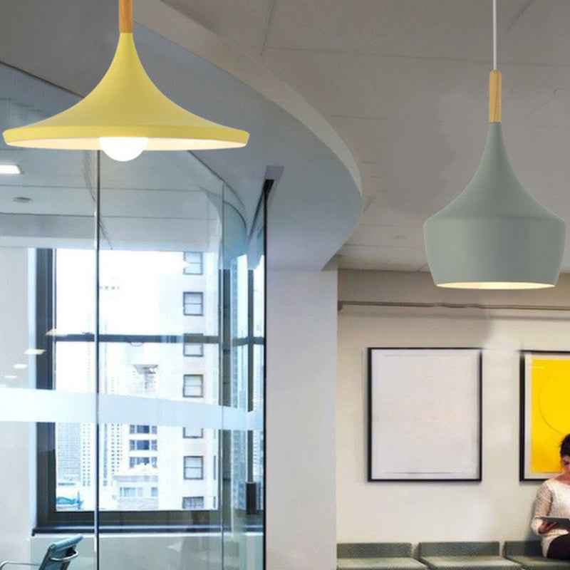 Verjüngter Schattenhänge -Lampe Makkaron Aluminium 1 Lampen -Nacht -Pendellicht mit Holzoberteil