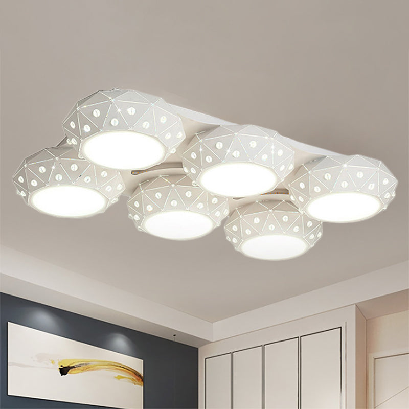 Finage à facettes blanches Round Mount Light Modern Style 6 lumières Lumières de plafond métalliques pour le salon