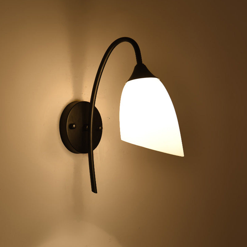Finitura nera Luce da parete a collo di allevamento Rustico in metallo rustico 1 lampadina per la lampadina con tonalità in vetro di latte