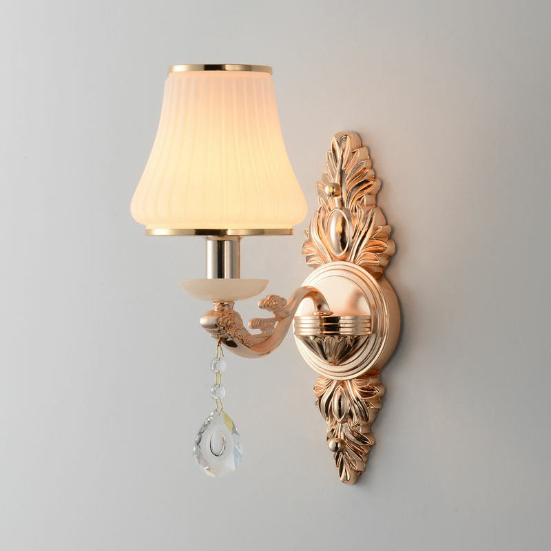 Luz de pared de vidrio blanco acampanado Ligera de sala de estar minimalista con cristal de lágrima