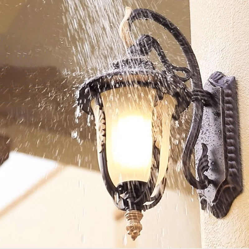 Opaal geribbelde glazen bellmuurlamp traditioneel