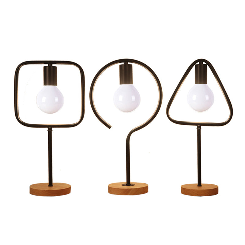 Cadre géométrique lampe de table en métal industriel Lumière de nuit de chevet simple avec base en bois rond