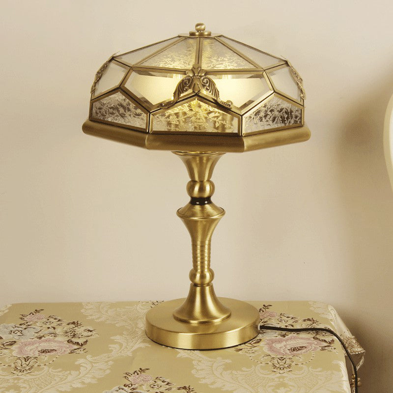 Lampada da tavolo classica con paralume a ciotola Lampada da notte con pannelli in vetro satinato a 3 luci in ottone per camera da letto