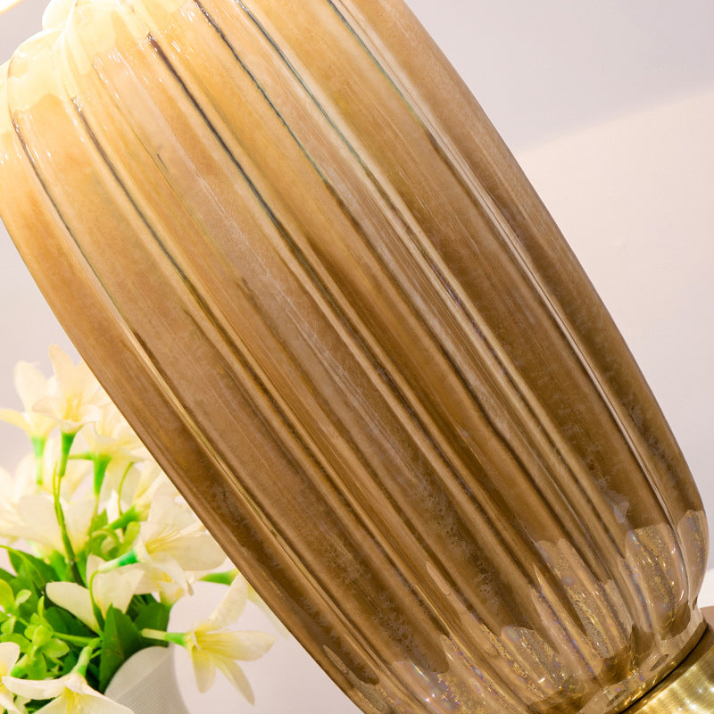 Luce da comodino cilindro Lumo contemporaneo in tessuto da soggiorno a bulbo singolo Lampada da tavolo in bianco