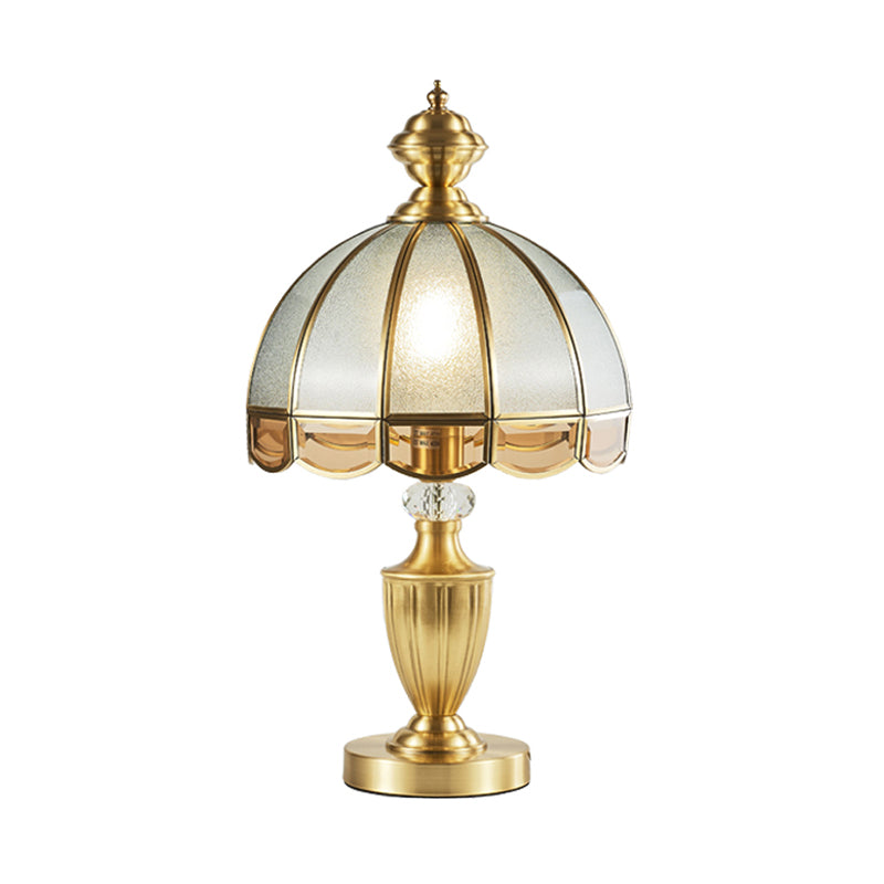 Lampada da tavolo per camera da letto a 1 luce in vetro smerigliato coloniale con luce notturna emisferica in bronzo