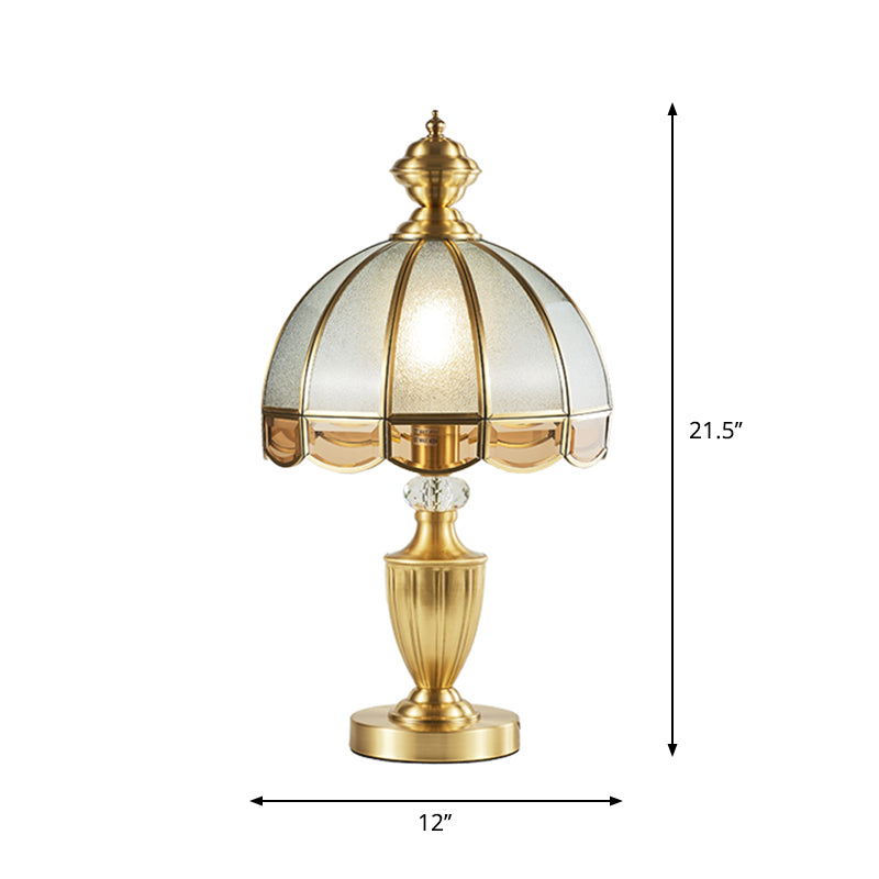 Lampada da tavolo per camera da letto a 1 luce in vetro smerigliato coloniale con luce notturna emisferica in bronzo