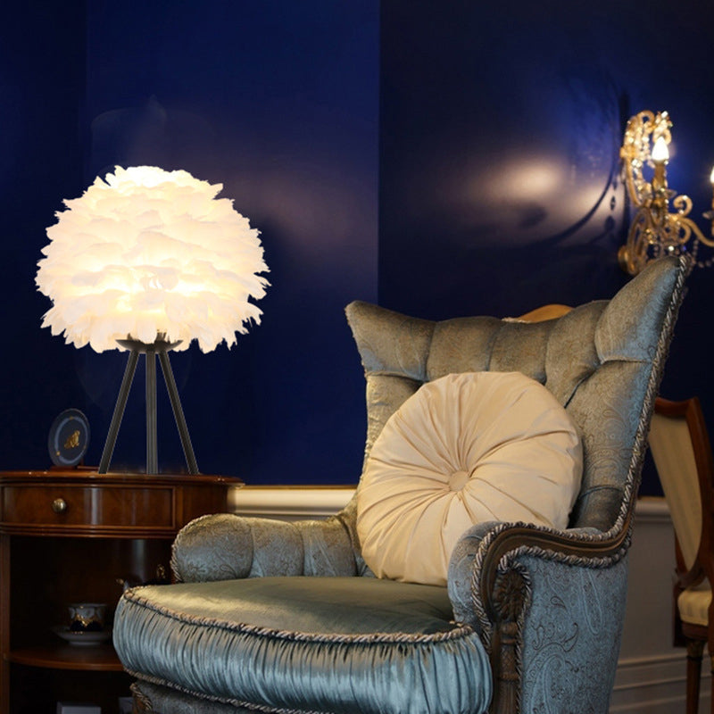 Lámpara de noche esférica minimalista Feather 1 Mesa de noche de la cabecera con trípode con trípode