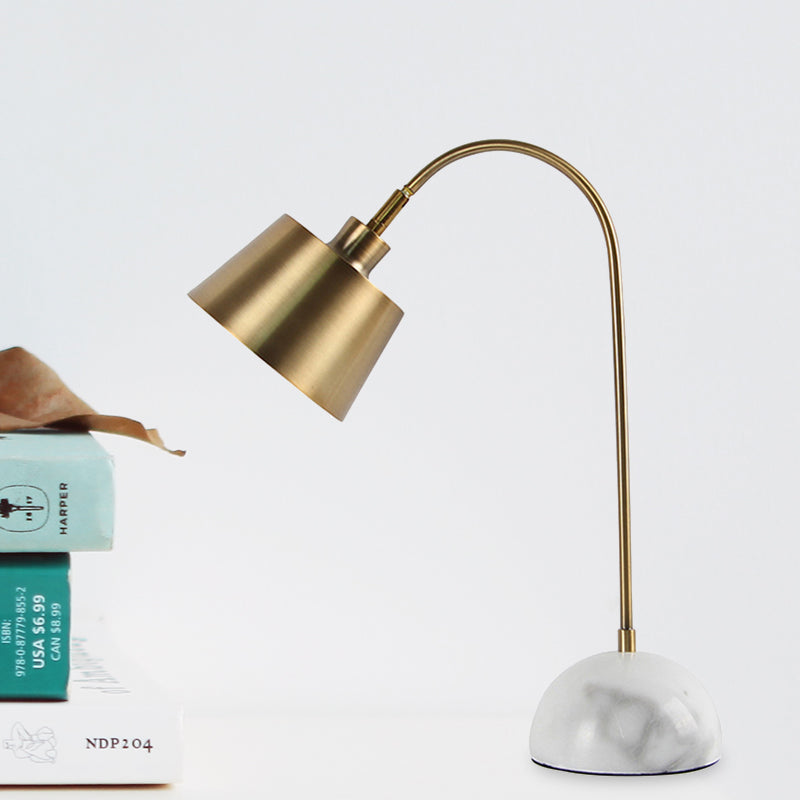 Gold Tapered Shade Tischlampe Moderner Stil 1-Kopf-Metallic Stehpreis mit Marmorbasis