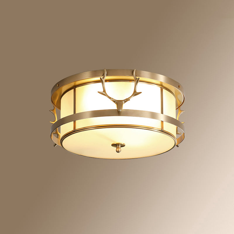 Gold-Finish 4-Licht Deckenbefestigung Kolonialstil Frosted Glas Schüssel geformtes Flush Mount Licht