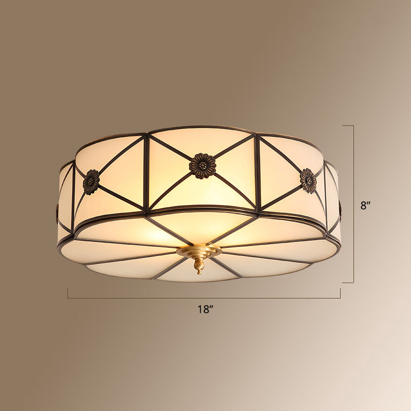 Gold-Finish 4-Licht Deckenbefestigung Kolonialstil Frosted Glas Schüssel geformtes Flush Mount Licht