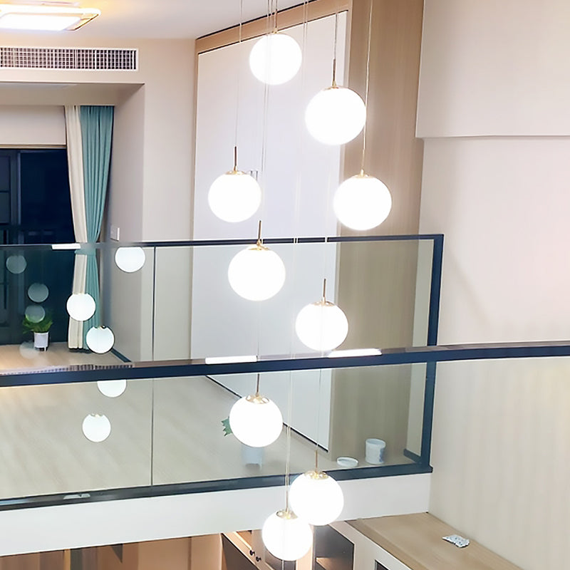 Burbujas de vidrio crema de la luz de techo múltiple Minimalismo de la escalera de vidrio blanco Luz de suspensión en oro