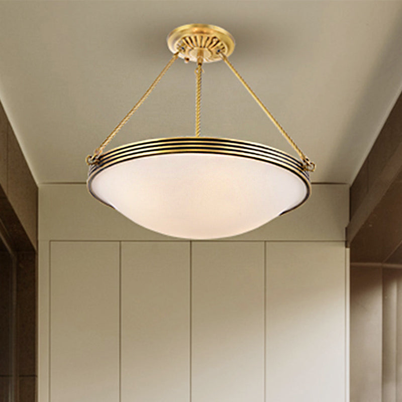 Luminaire d'opale à 4 légers suspendus en laiton traditionnel Bowl de salon