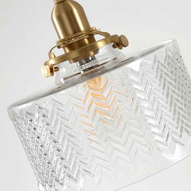 Apparecchio di illuminazione a sospensione a sospensione in ottone ondulato a sospensione in ottone ondulato.