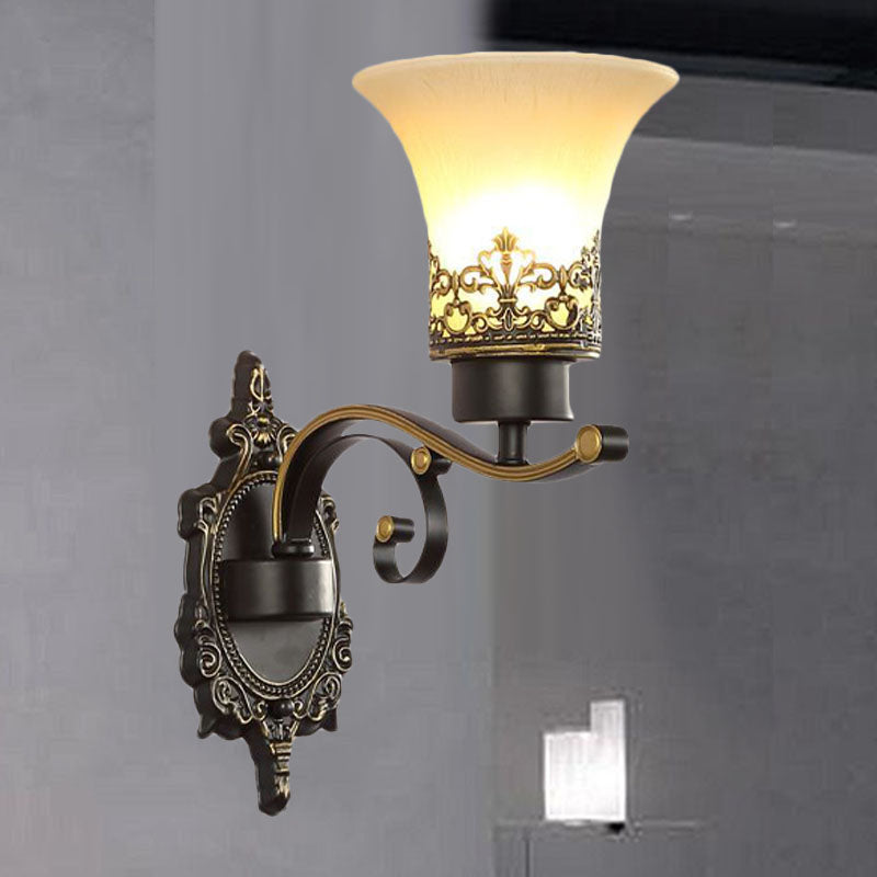 Lampe à paroi murale évasée traditionnelle 1/2 Light Grosted Glass Shade Murce Light en noir pour le salon