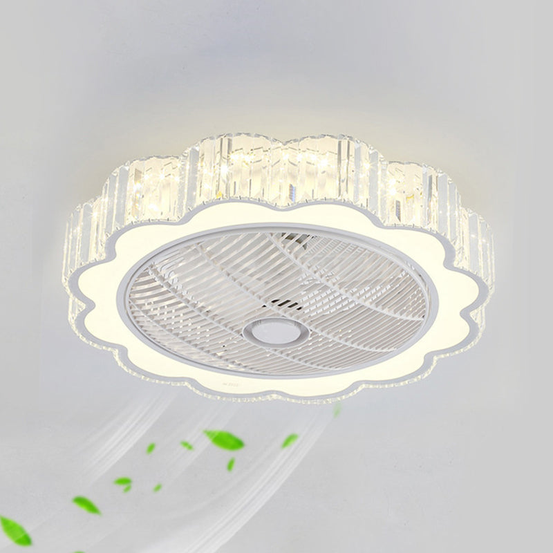 Weiße Blume 3-Blatt Deckenventilator Lampe Einfache prismatische Kristall-LED-Halbflush-Halterung mit Fernbedienung, 23,5 "W.