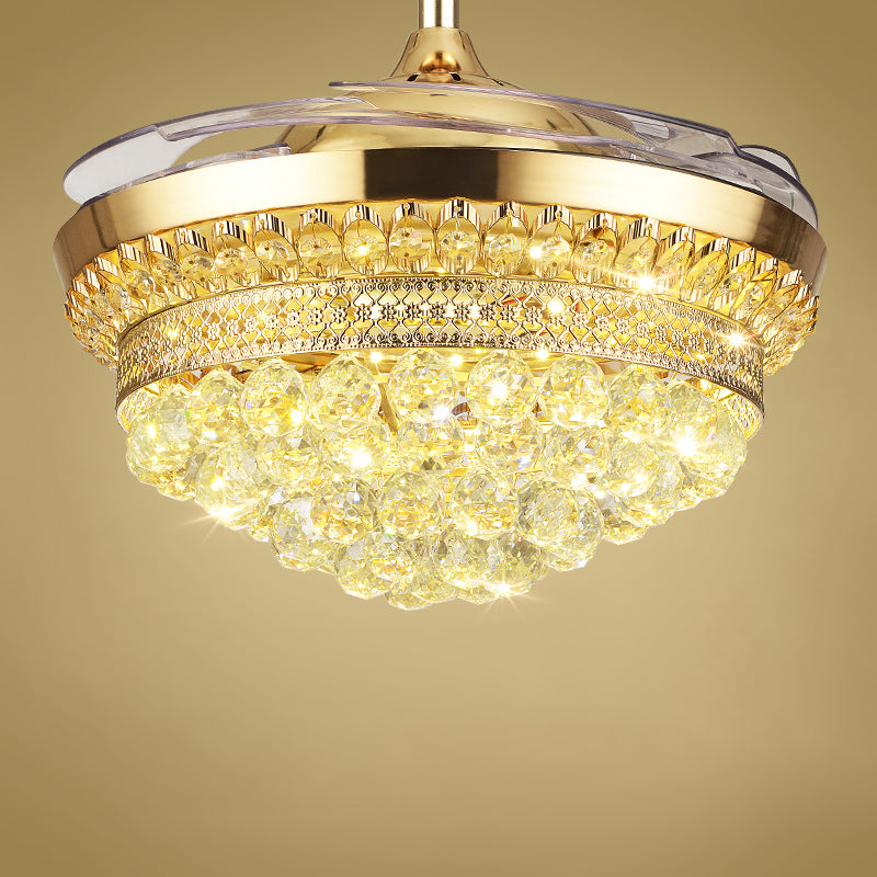 Abgestufte Kristallkugel Semi Flush Mount Light Contemporary Gold 4-Blade LED Hanging Lüfterleuchte
