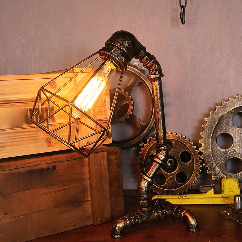 Mesa de bronce de metal con tubo de agua ligera creativa de estilo steampunk lámpara de noche de estilo steampunk