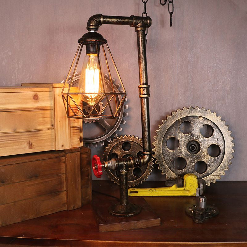 Mesa de bronce de metal con tubo de agua ligera creativa de estilo steampunk lámpara de noche de estilo steampunk