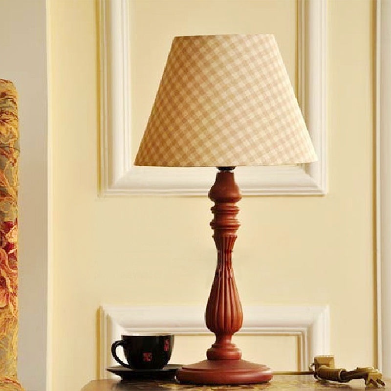 Lampe de bureau en forme de tonneau beige/beige/bleu foncé, tissu traditionnel, lampe de lecture à 1 lumière pour chambre à coucher avec base en bois