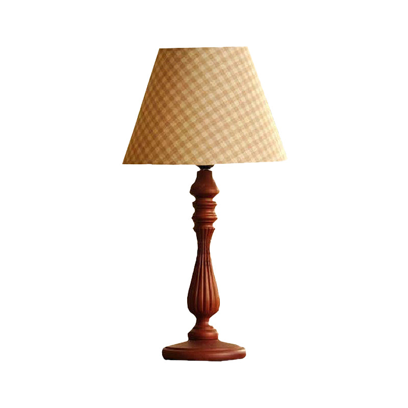 Lampe de bureau en forme de tonneau beige/beige/bleu foncé, tissu traditionnel, lampe de lecture à 1 lumière pour chambre à coucher avec base en bois