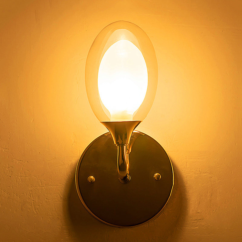 Una luz de pared de bulbo con tono oval