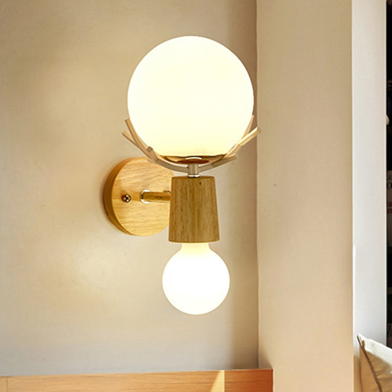 Luce di applique in globo bianco con corna lampada da parete in vetro in legno rustico con base beige per scale
