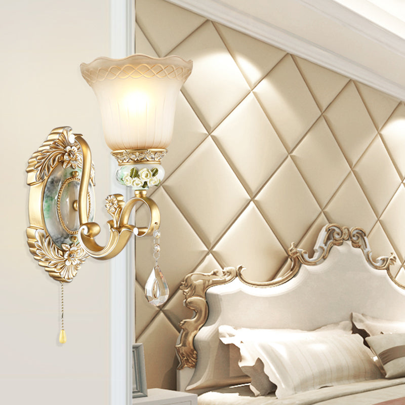 Luce murale di capesante oro Vintage vetro bianco 1/2 luci soggiorno Light Sconce Light con braccio dorato e piastra