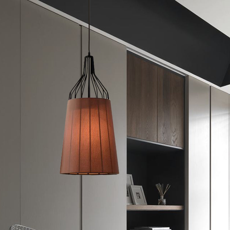 11 “/14” W Candelier de techo cónico vintage 3 luces Luz de suspensión de tela en negro/café/beige con marco de hierro