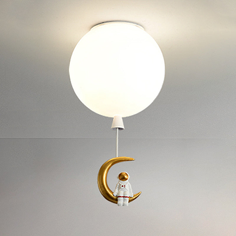 Ronde plafondlamp voor kinderkamer met hangende cartoon-astronaut, matte acryl lampenkap, inbouwlamp