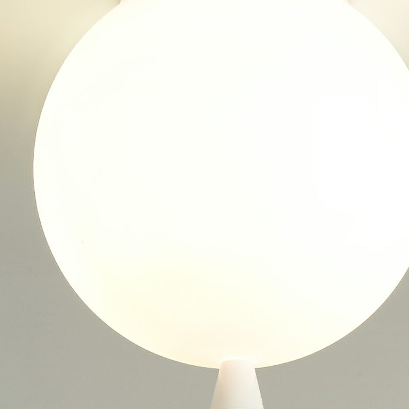 Ronde plafondlamp voor kinderkamer met hangende cartoon-astronaut, matte acryl lampenkap, inbouwlamp