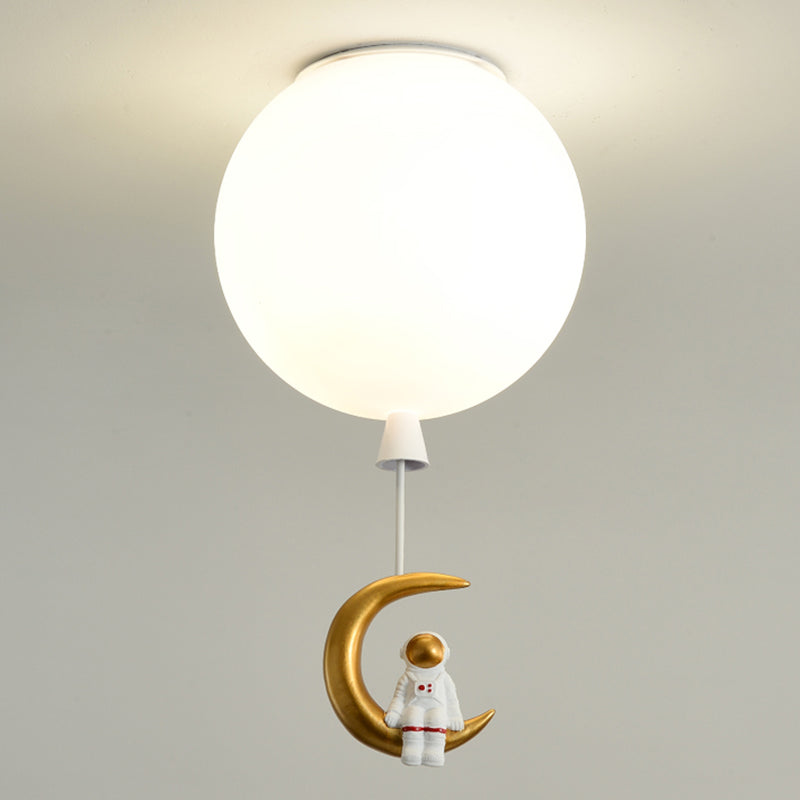 Ronde plafondlamp voor kinderkamer met hangende cartoon-astronaut, matte acryl lampenkap, inbouwlamp