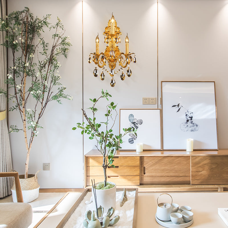 Éclairage de mur de bougie traditionnel 3 têtes d'éclairage d'écran en métal en or avec décoration de chute en cristal